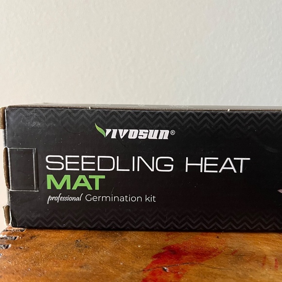 VivoSun Seedling Heat Mat Professional Germination Kit - Picture 2 of 7